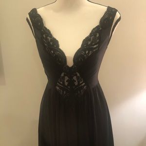 Vintage 1970's Olga Nightgown
